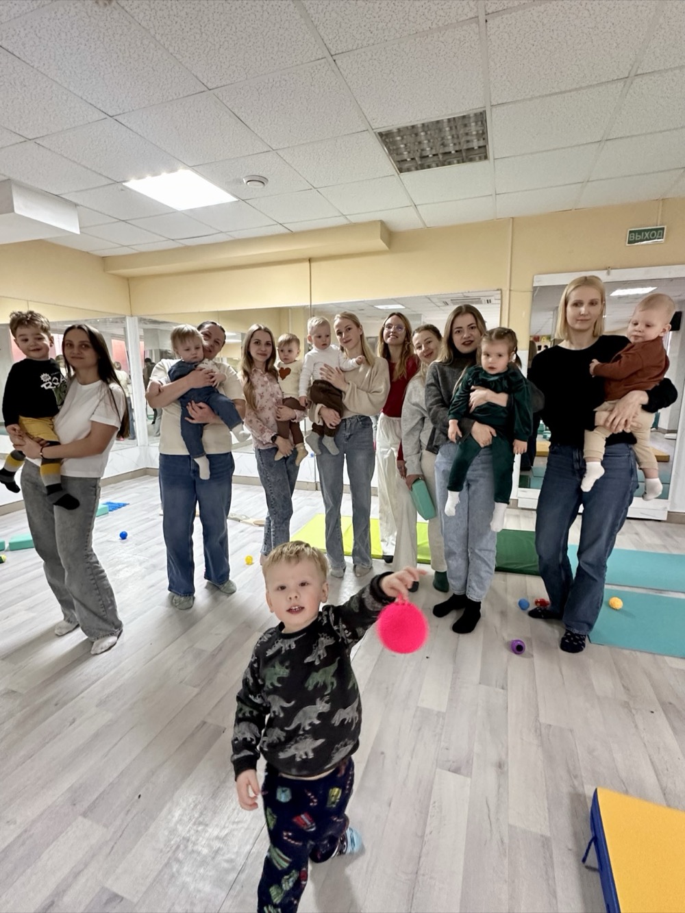 Малыш на развивающем занятии